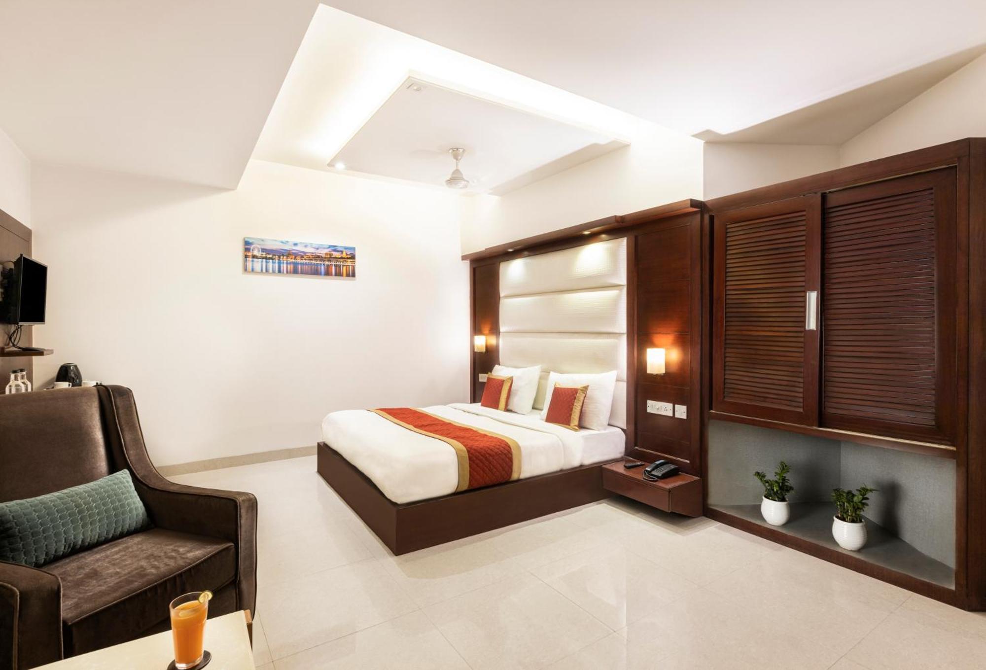 Hotel Aero Star By Star Group New Delhi Exterior photo