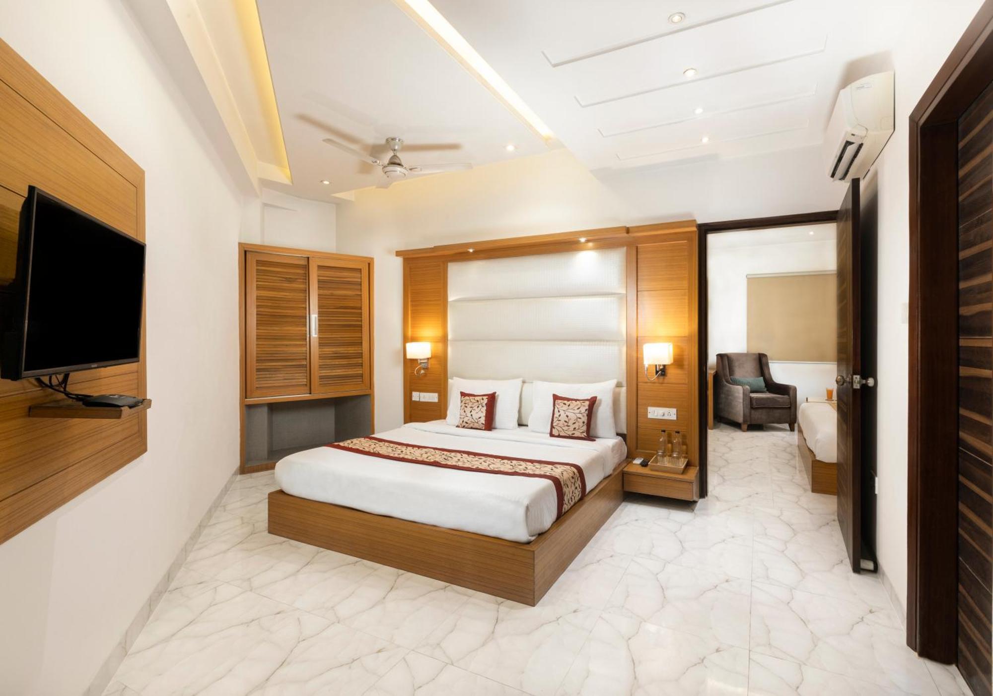 Hotel Aero Star By Star Group New Delhi Exterior photo