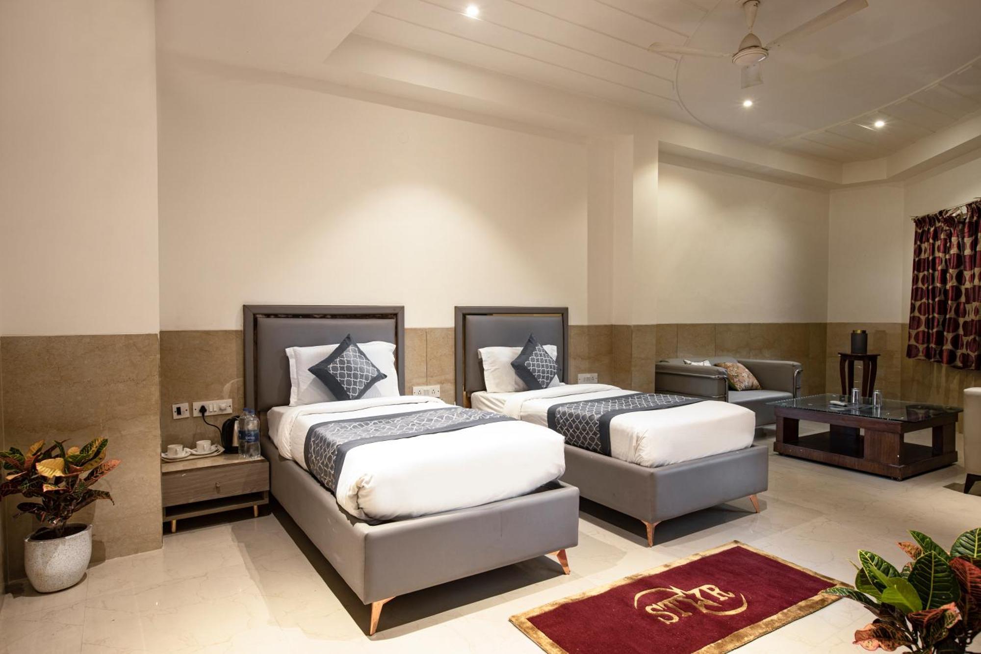 Hotel Aero Star By Star Group New Delhi Exterior photo