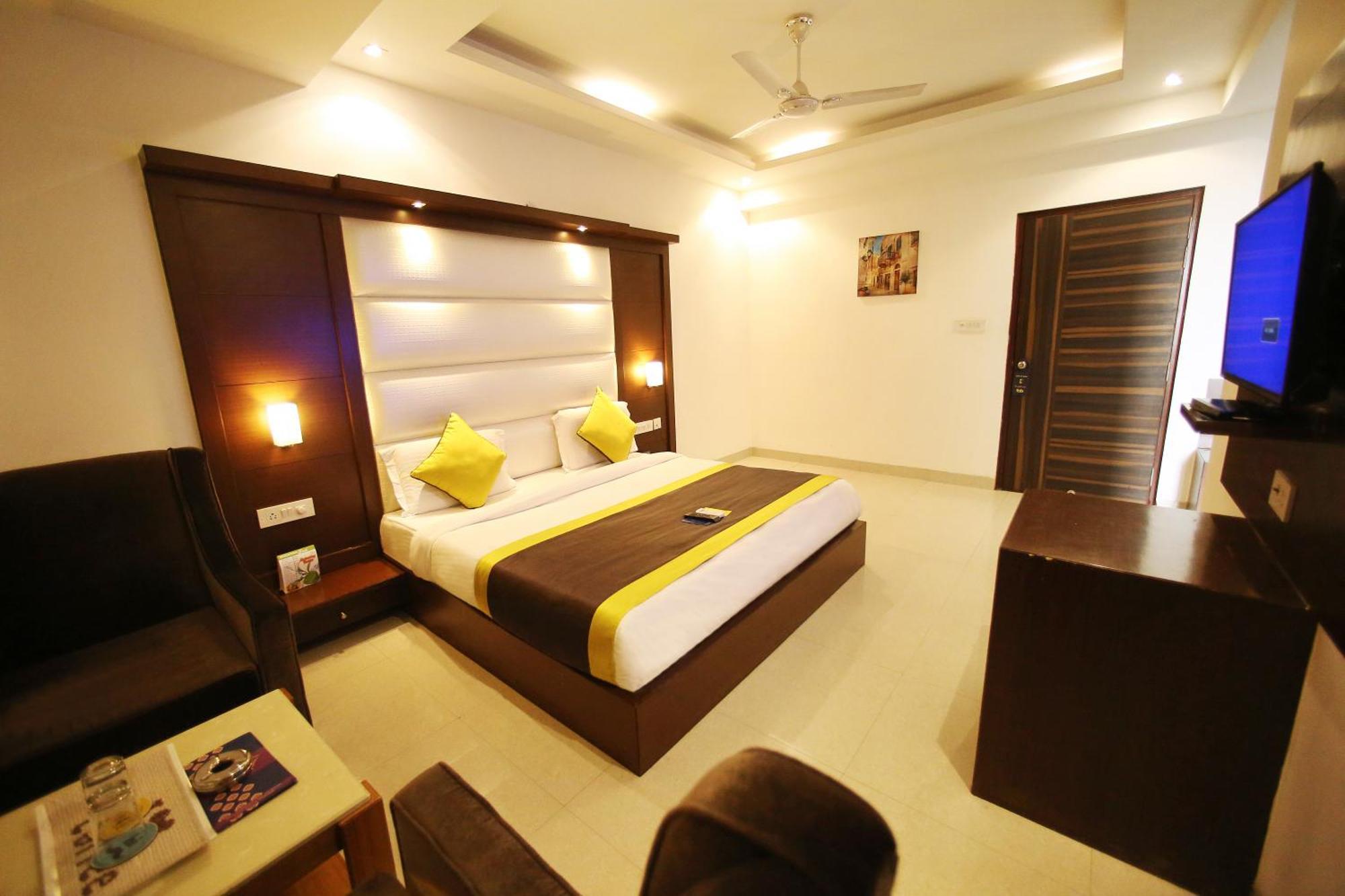 Hotel Aero Star By Star Group New Delhi Exterior photo